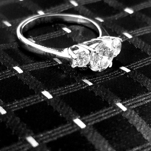 New stainless steel ring with CZs size‎ 6 - Picture 3 of 4